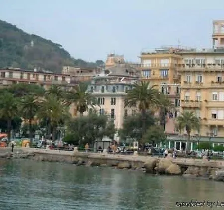 Отель Astoria 4*