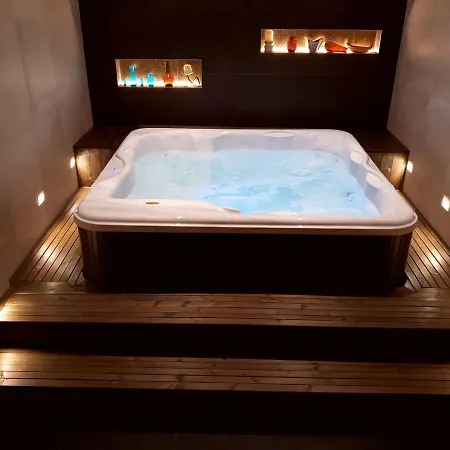 Astoria Hotel 4*