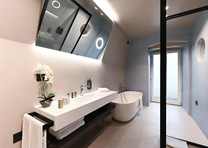 Astoria Hotell 4*